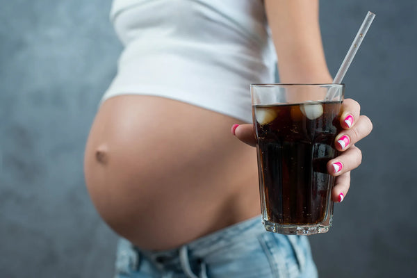 Cola schwangere Frau Glas