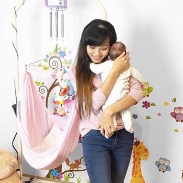 Eine Babyhängematte ist gut für den Rücken.