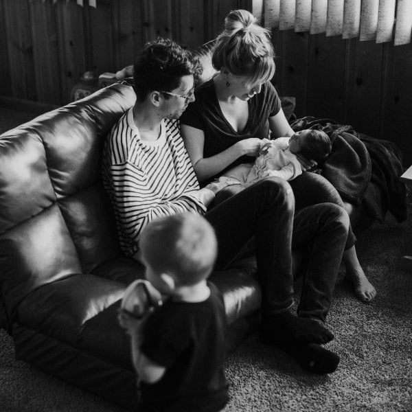 Dauerstress: Eltern von einem Schreibaby brauchen Hilfe