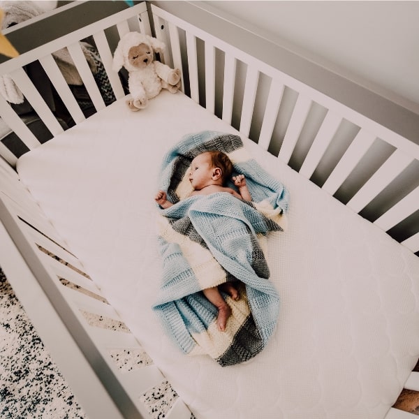 Schlafstörung bei Babys: Schlaflos im Kinderbett