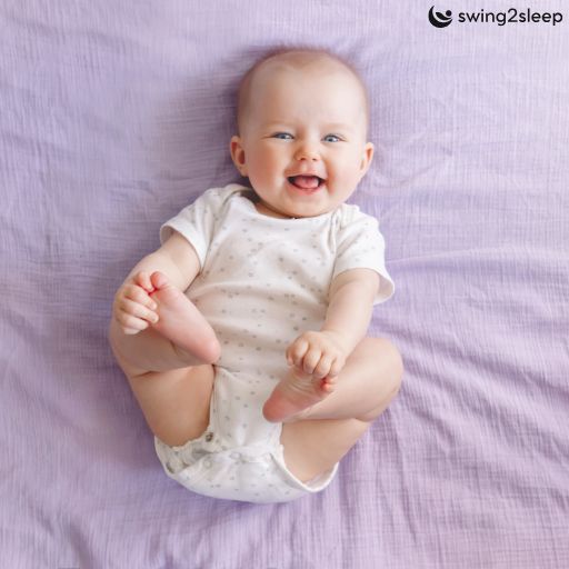 Baby strampelt viel und zappelt