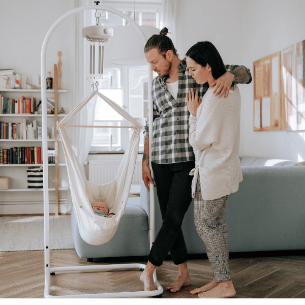 Federwiege mit Motor und Gestell