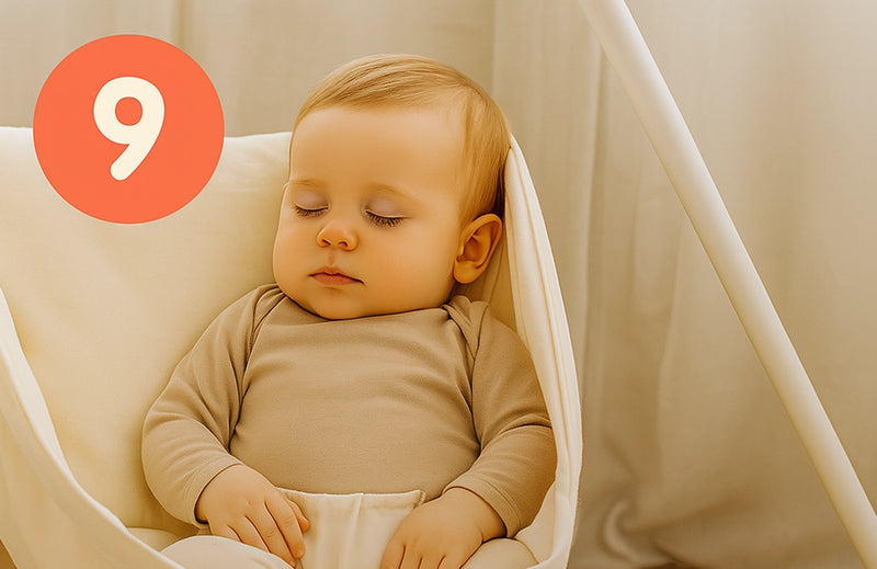 Baby in Federwiege